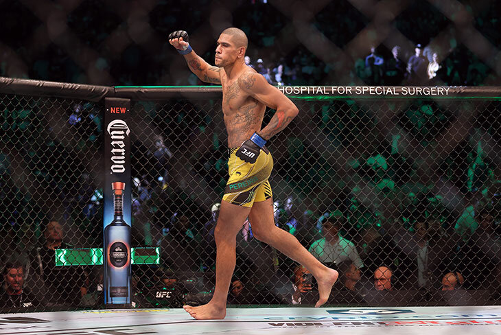Pereira brought the UFC championship belt to a Brazilian tribe – it’s a respect for the roots. Colorite 🦁